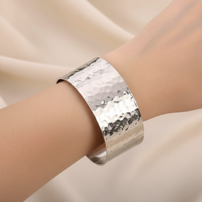 Jisoo – Bracelet en Acier Inoxydable Motif Relief Concave-Convexe