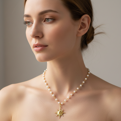 Kim – Collier Pendentif Soleil Perlé Doré