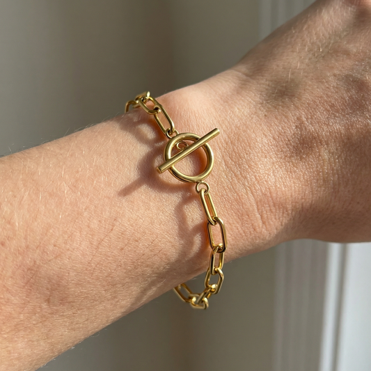Millie – Bracelet T-Bar à Maillons Rectangulaires en Or