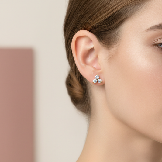 Lily – Boucles d'Oreilles Fleur Douce en Zircon
