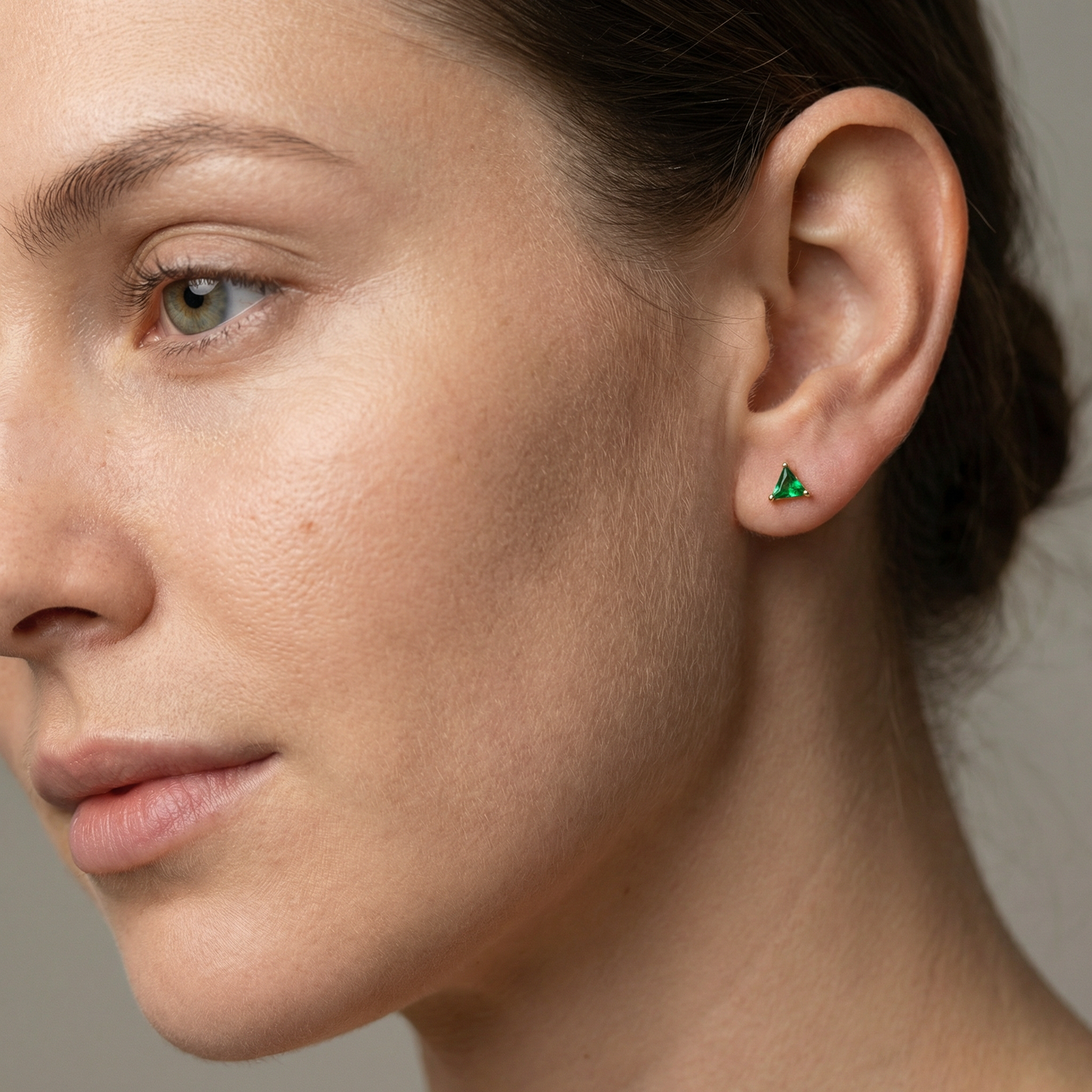 Inez – Clous d’Oreilles Triangle Zircon Coloré