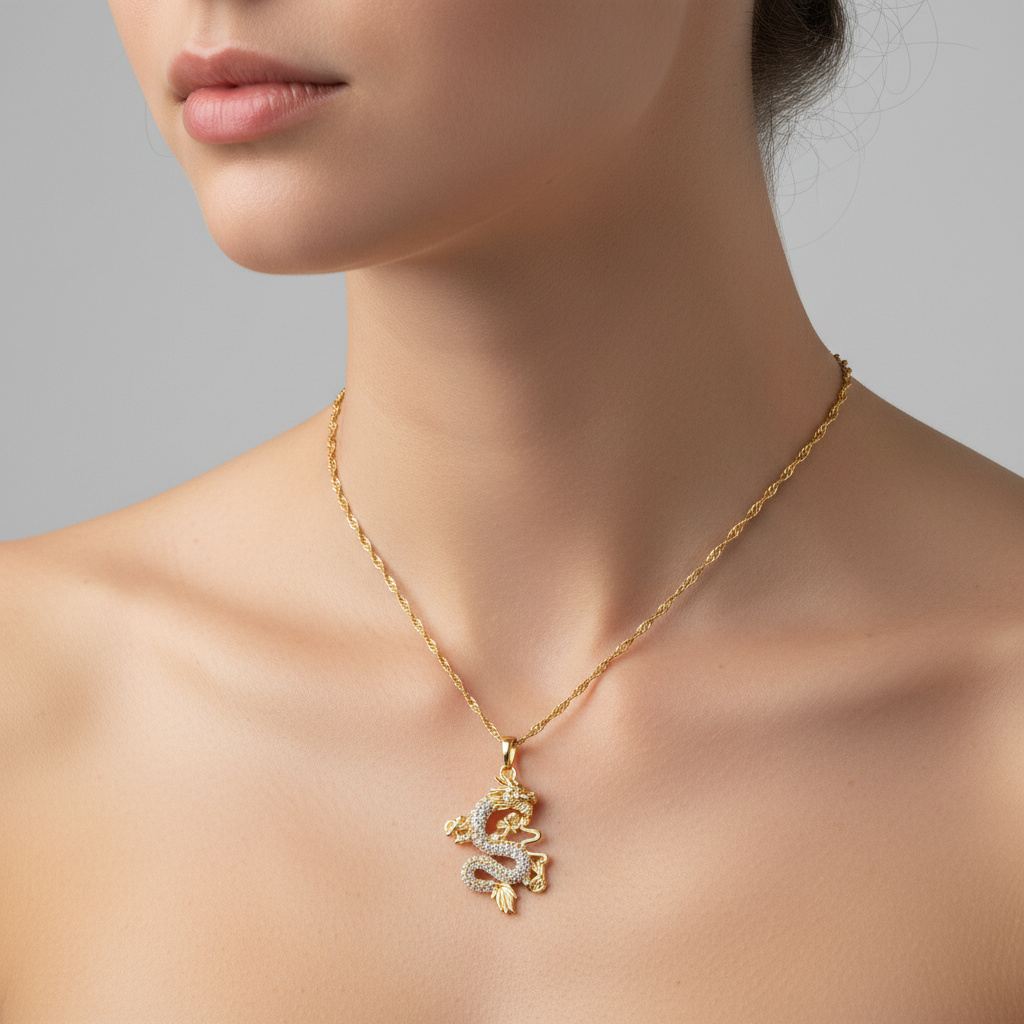 Carla – Pendentif Dragon Classique Sertie de Diamants