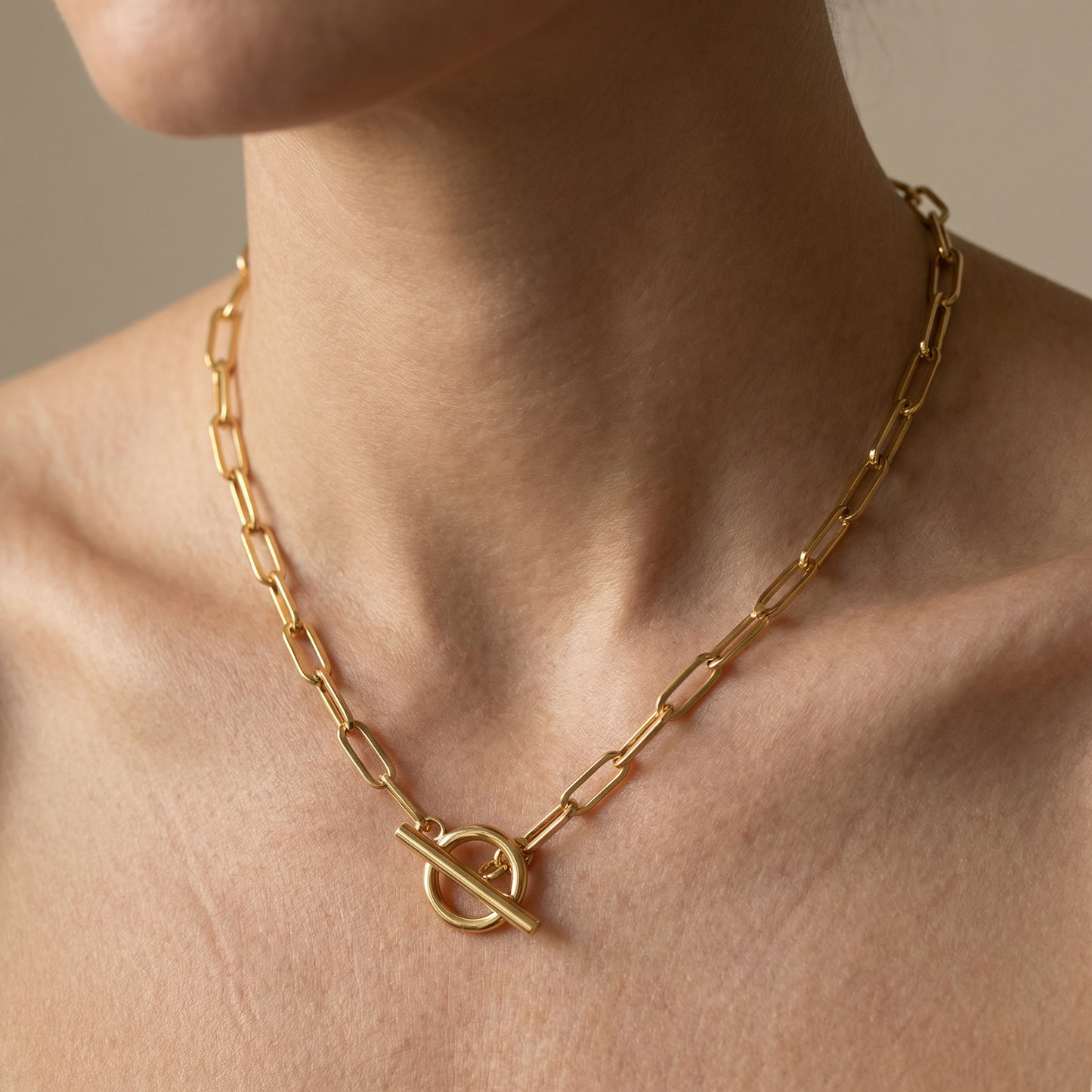 Ellie – Collier T-Bar à Liens Linéaires en Or