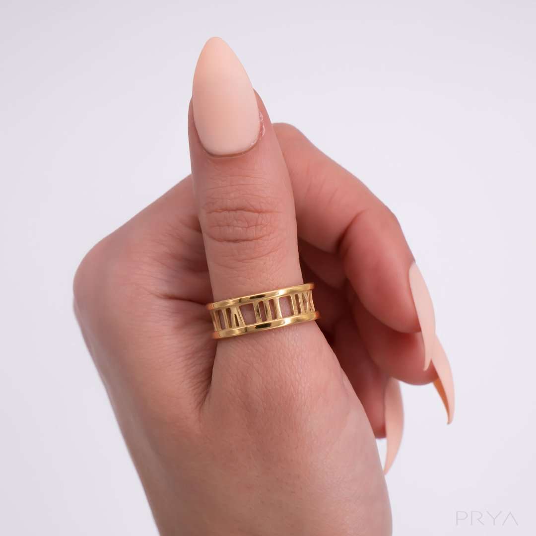 Valérie – Bague à Chiffres Romains Élégante