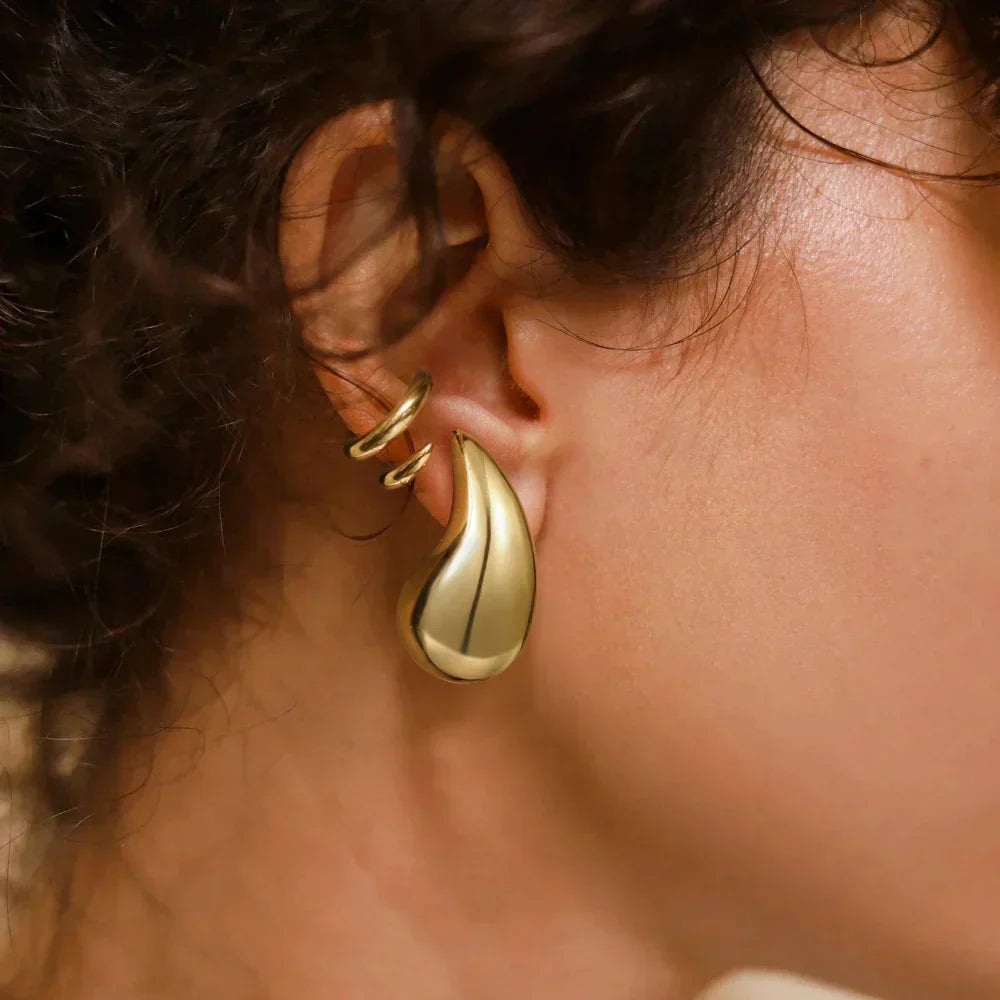 Sandra – Boucles Goutte Dorée Style Moderne