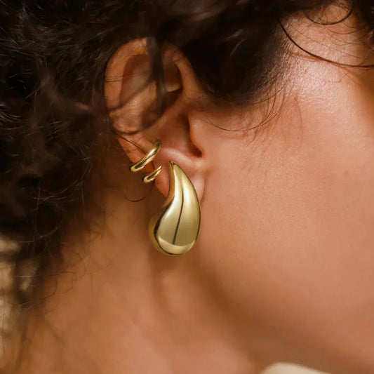 Sandra – Boucles Goutte Dorée Style Moderne