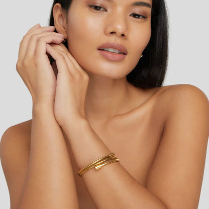 Ariane – Collier Serpent Multi-couches avec Détails Os