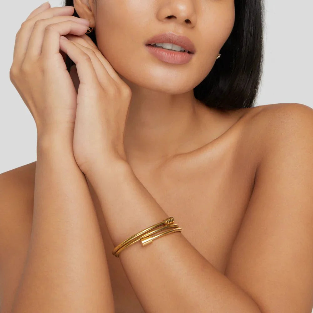 Ariane – Collier Serpent Multi-couches avec Détails Os