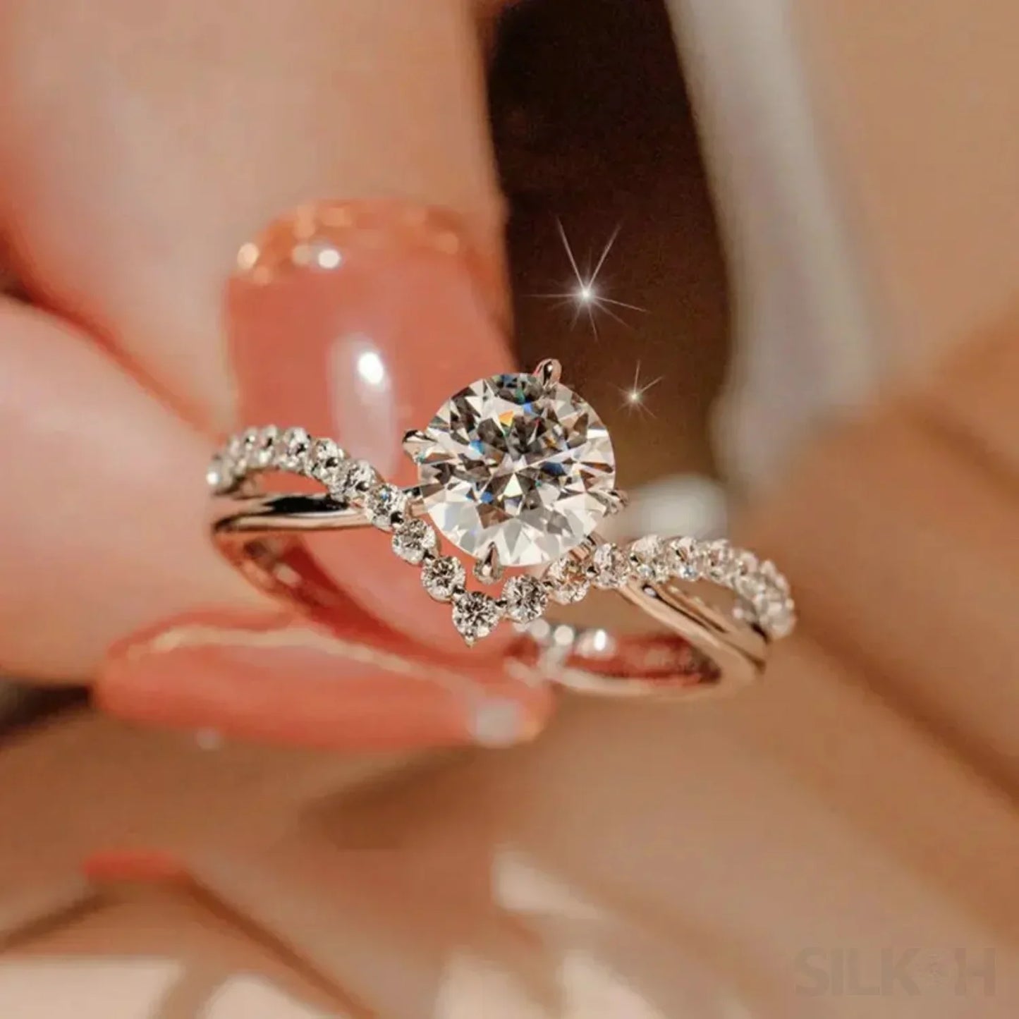 Nelia – Bague V en Zircon à Quatre Grappes