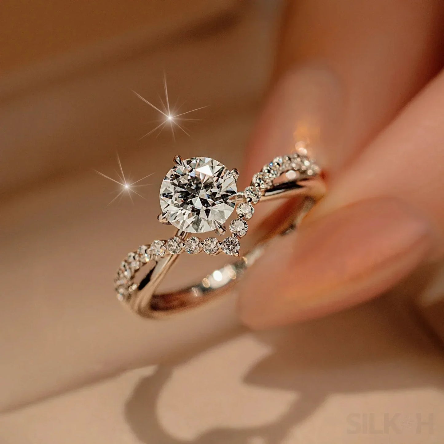 Nelia – Bague V en Zircon à Quatre Grappes