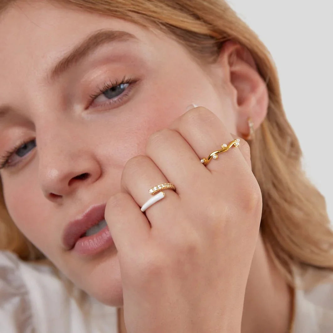 Wilma – Bague en Or avec Perle et Design Vague